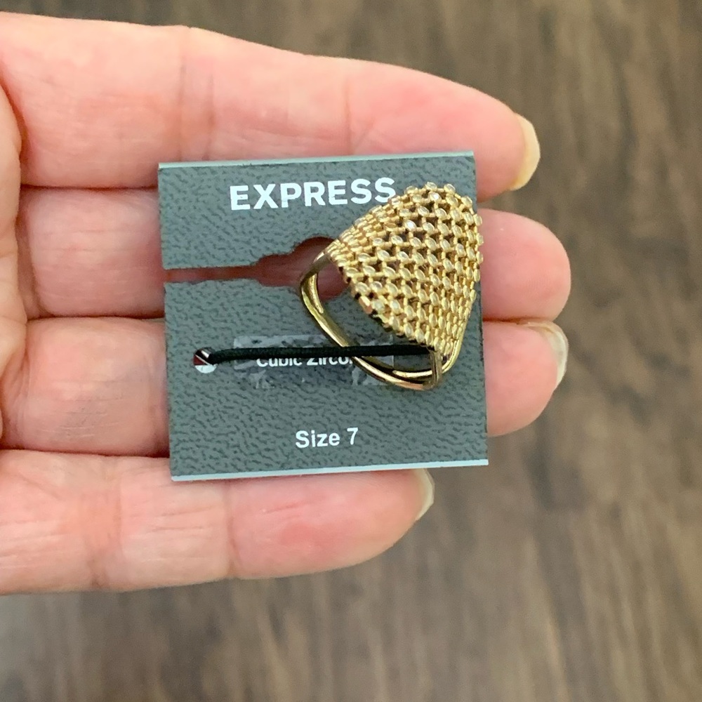 Express beautiful ring size 7 - Picture 7 of 10